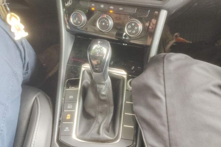 Used Volkswagen Sagitar 2019 200TSI DSG Comfort Version China VI Standard Gear Lever