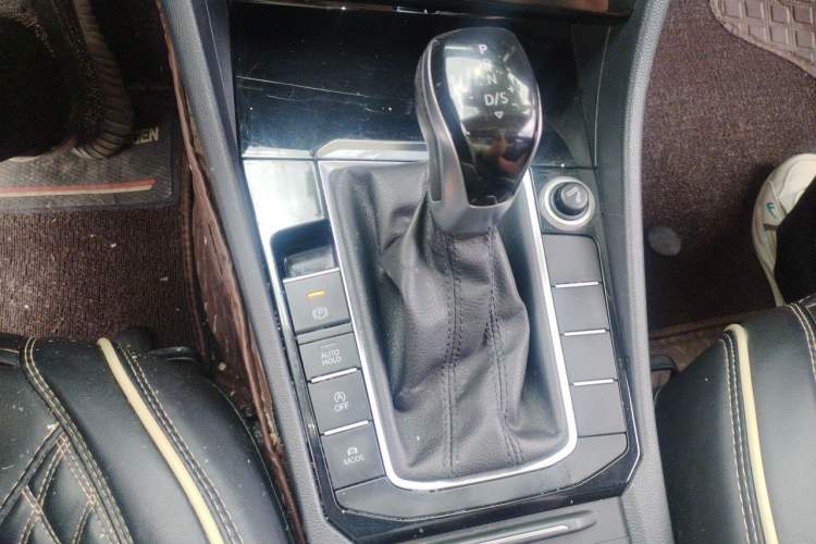 Used Volkswagen Sagitar 2019 200TSI DSG Comfort Version China VI Standard Gear Lever