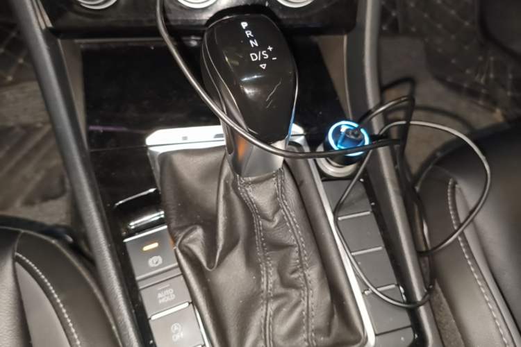 Used Volkswagen Sagitar 2019 200TSI DSG Comfort Version China VI Standard Gear Lever