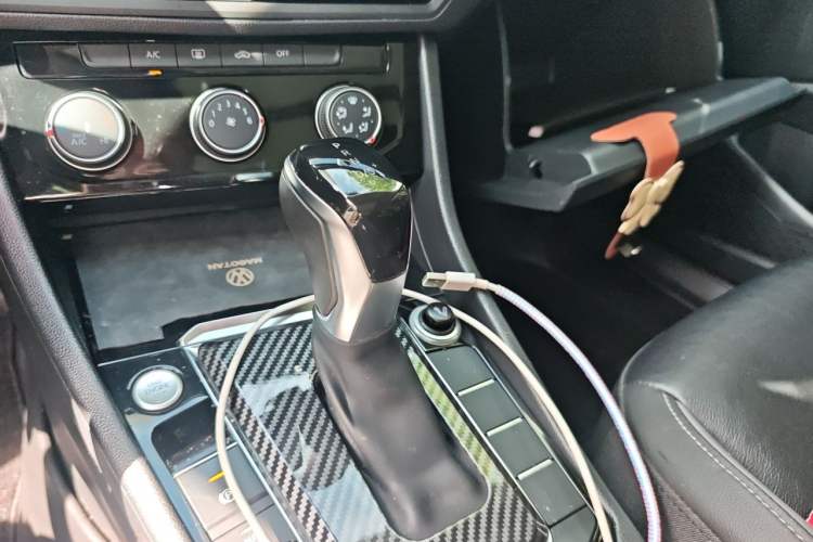 Used Volkswagen Sagitar 2019 200TSI DSG Comfort Version China VI Standard Gear Lever
