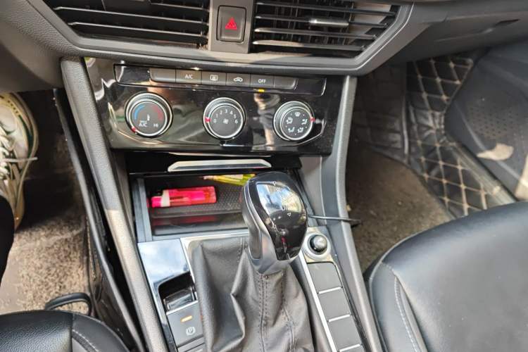 Used Volkswagen Sagitar 2019 280TSI DSG Comfort Version China VI Standard Gear Lever