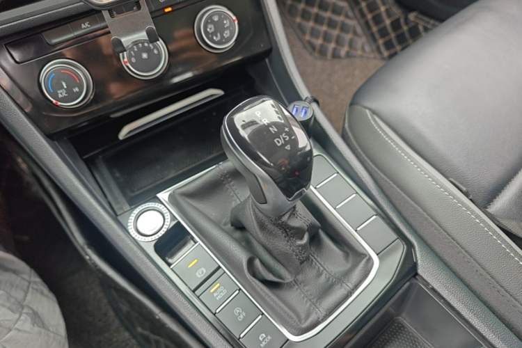 Used Volkswagen Sagitar 2019 280TSI DSG Comfort Version China VI Standard Gear Lever