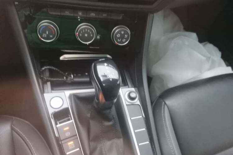Used Volkswagen Sagitar 2019 200TSI DSG Comfort Version China VI Standard Gear Lever
