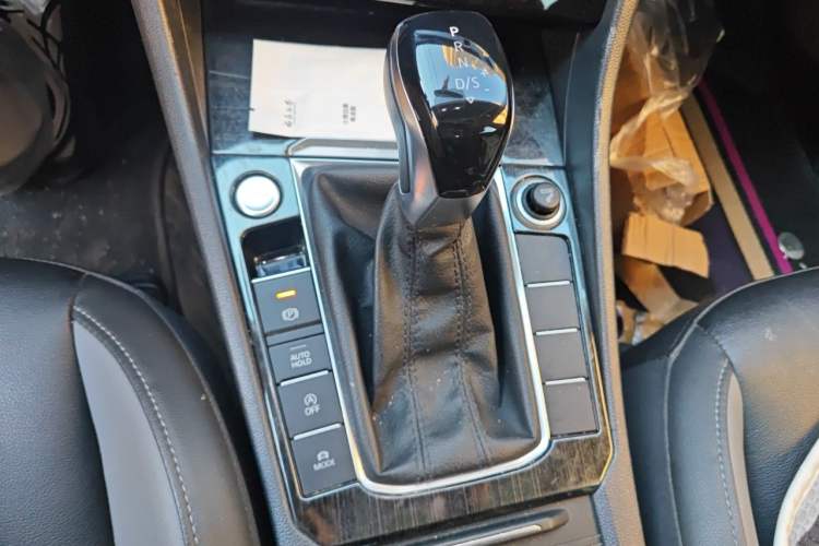Used Volkswagen Sagitar 2019 200TSI DSG Comfort Version China VI Standard Gear Lever