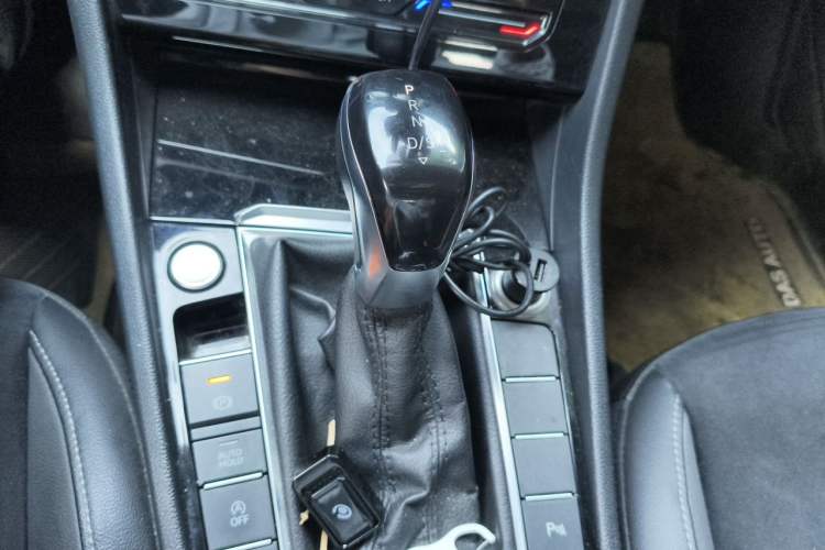 Used Volkswagen Sagitar 2019 280TSI DSG Luxury Version China VI Standard Gear Lever