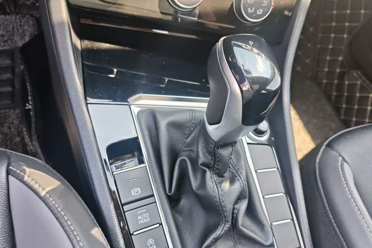 Used Volkswagen Sagitar 2019 200TSI DSG Comfort Version China VI Standard Gear Lever
