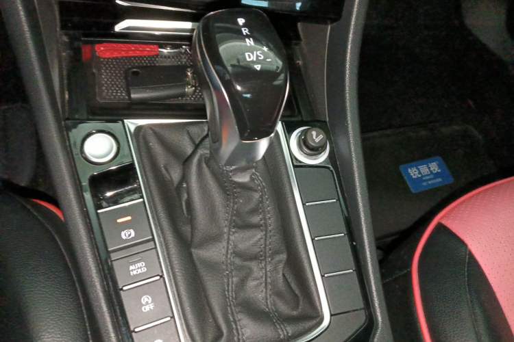 Used Volkswagen Sagitar 2019 280TSI DSG Comfort Version China VI Standard Gear Lever