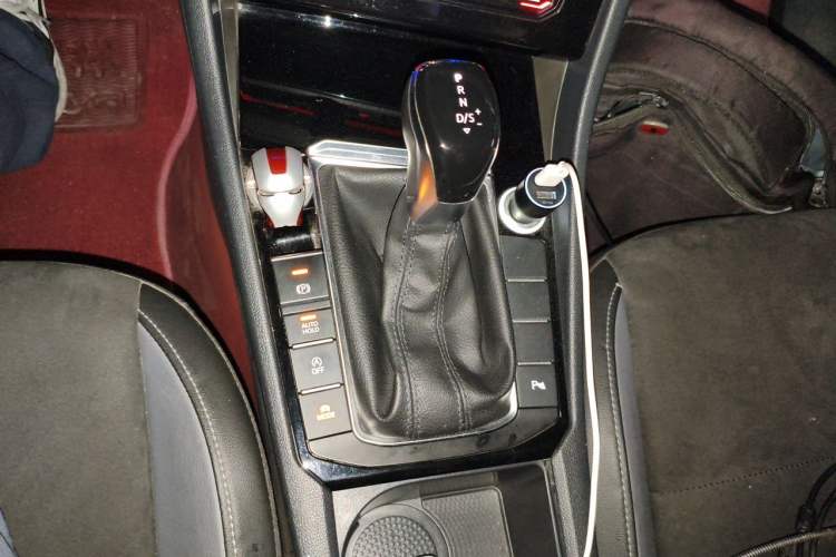 Used Volkswagen Sagitar 2019 280TSI DSG Luxury Version China VI Standard Gear Lever
