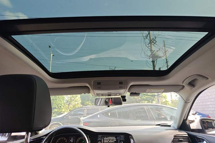 Used Volkswagen Sagitar 2019 200TSI DSG Comfort Version China VI Standard Headliner