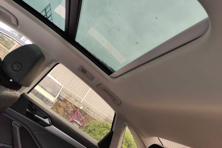 Used Volkswagen Sagitar 2019 200TSI Manual Comfort Version China VI Standard Headliner
