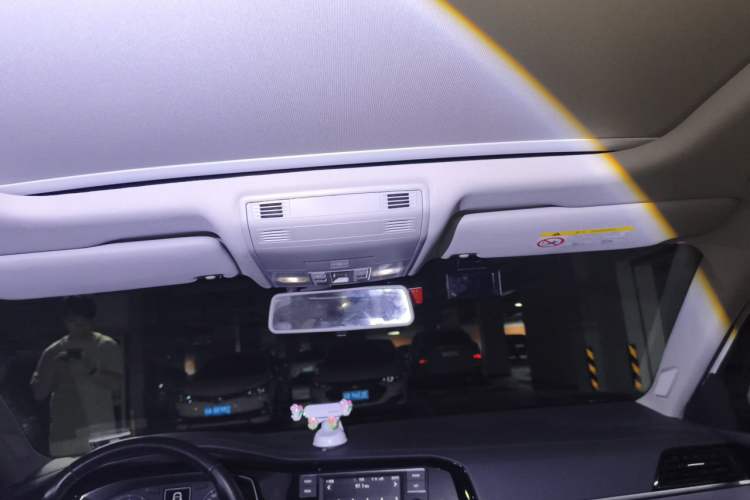Used Volkswagen Sagitar 2019 280TSI DSG Comfort Version China VI Standard Headliner
