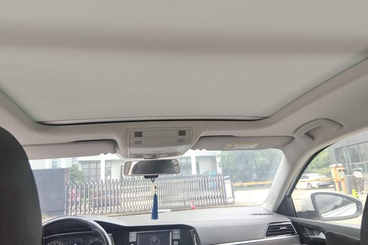Used Volkswagen Sagitar 2019 200TSI DSG Comfort Version China VI Standard Headliner