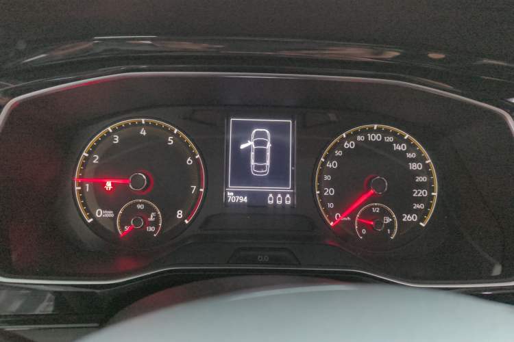 Used Volkswagen Sagitar 2019 200TSI Manual Comfort Version China VI Standard Instrument Cluster