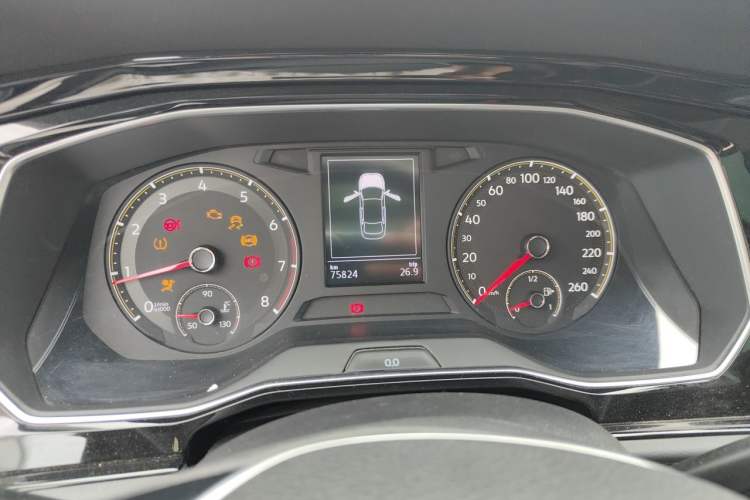 Used Volkswagen Sagitar 2019 200TSI Manual Comfort Version China VI Standard Instrument Cluster