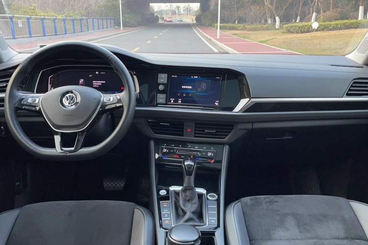 Used Volkswagen Sagitar 2019 280TSI DSG Luxury Version China VI Standard Interior 1