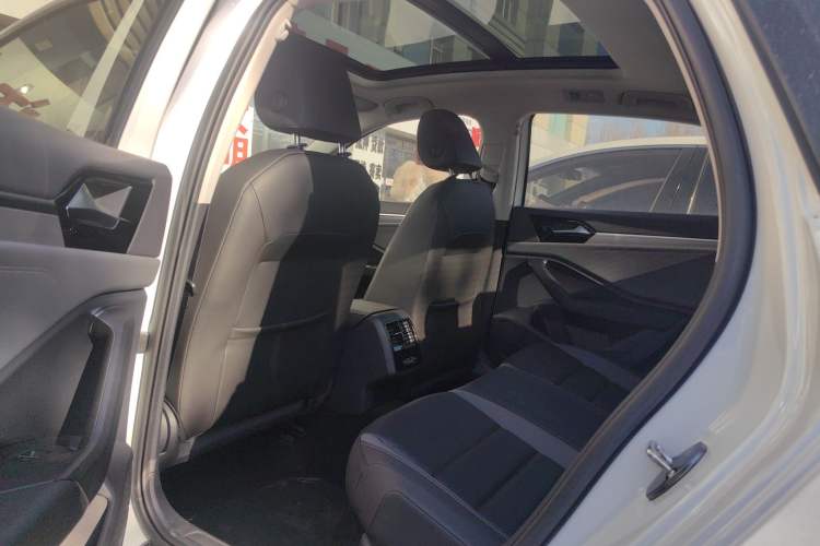 Used Volkswagen Sagitar 2019 200TSI DSG Comfort Version China V Standard Interior 2