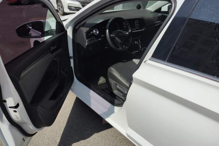 Used Volkswagen Sagitar 2019 200TSI DSG Comfort Version China VI Standard Interior 3