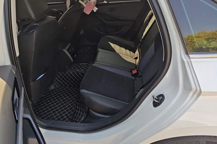 Used Volkswagen Sagitar 2019 280TSI DSG Luxury Version China VI Standard Interior 4