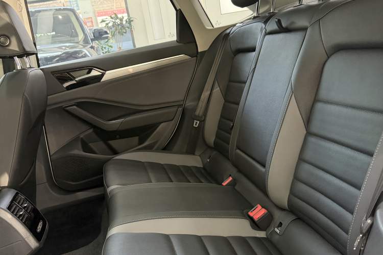 Used Volkswagen Sagitar 2019 280TSI DSG Comfort Version China V Standard Interior 4