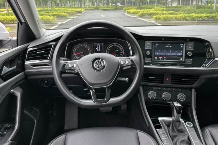 Used Volkswagen Sagitar 2019 200TSI DSG Comfort Version China V Standard Interior 6