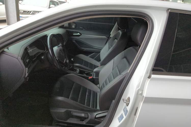 Used Volkswagen Sagitar 2019 200TSI Manual Comfort Version China VI Standard Left Front Seat