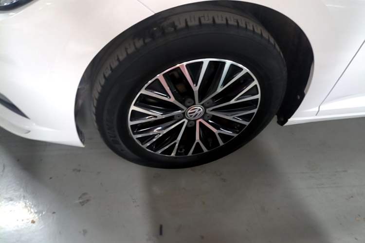 Used Volkswagen Sagitar 2019 200TSI Manual Comfort Version China VI Standard Left Front Wheel Hub