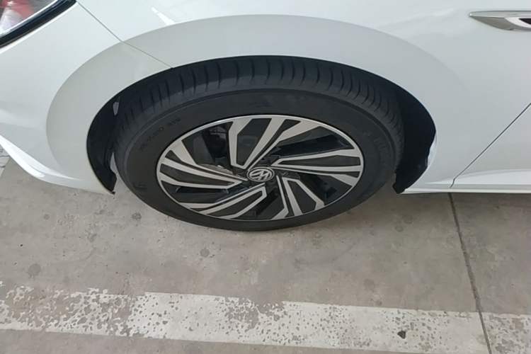 Used Volkswagen Sagitar 2019 280TSI DSG Luxury Version China VI Standard Left Front Wheel Hub