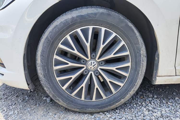 Used Volkswagen Sagitar 2019 200TSI DSG Comfort Version China VI Standard Left Front Wheel Hub