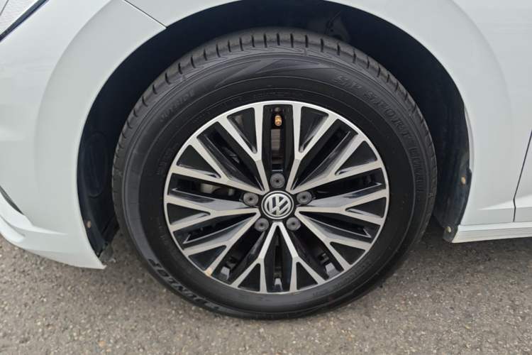 Used Volkswagen Sagitar 2019 280TSI DSG Comfort Version China VI Standard Left Front Wheel Hub