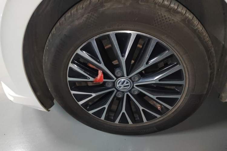 Used Volkswagen Sagitar 2019 280TSI DSG Comfort Version China VI Standard Left Front Wheel Hub