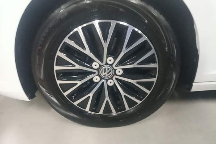 Used Volkswagen Sagitar 2019 280TSI DSG Comfort Version China VI Standard Left Front Wheel Hub