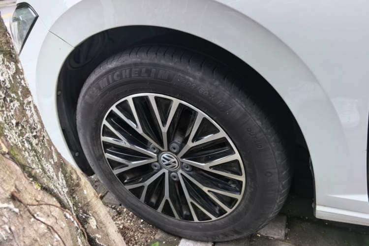 Used Volkswagen Sagitar 2019 200TSI DSG Comfort Version China VI Standard Left Front Wheel Hub