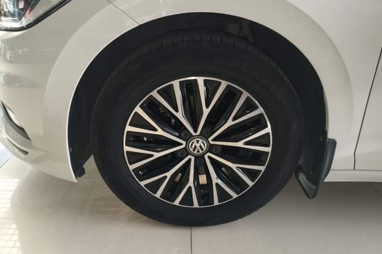 Used Volkswagen Sagitar 2019 280TSI DSG Comfort Version China VI Standard Left Front Wheel Hub