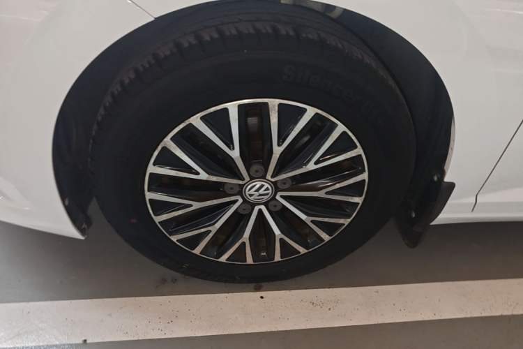 Used Volkswagen Sagitar 2019 280TSI DSG Comfort Version China V Standard Left Front Wheel Hub