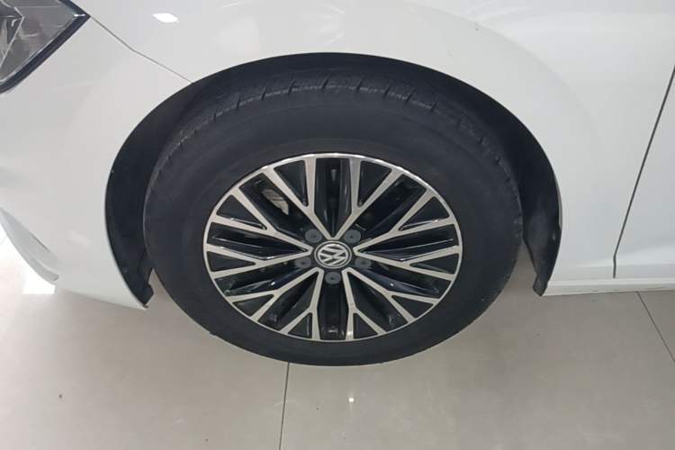 Used Volkswagen Sagitar 2019 280TSI DSG Comfort Version China VI Standard Left Front Wheel Hub