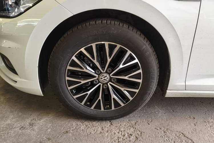 Used Volkswagen Sagitar 2019 280TSI DSG Comfort Version China VI Standard Left Front Wheel Hub