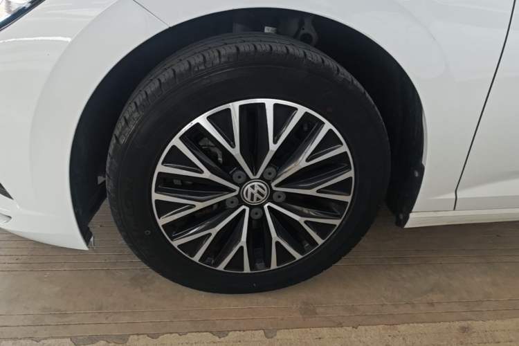 Used Volkswagen Sagitar 2019 280TSI DSG Comfort Version China VI Standard Left Front Wheel Hub