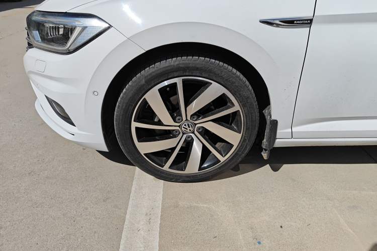 Used Volkswagen Sagitar 2019 280TSI DSG Flagship Model China V Standard Left Front Wheel Hub