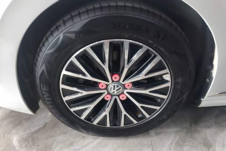 Used Volkswagen Sagitar 2019 280TSI DSG Comfort Version China VI Standard Left Front Wheel Hub