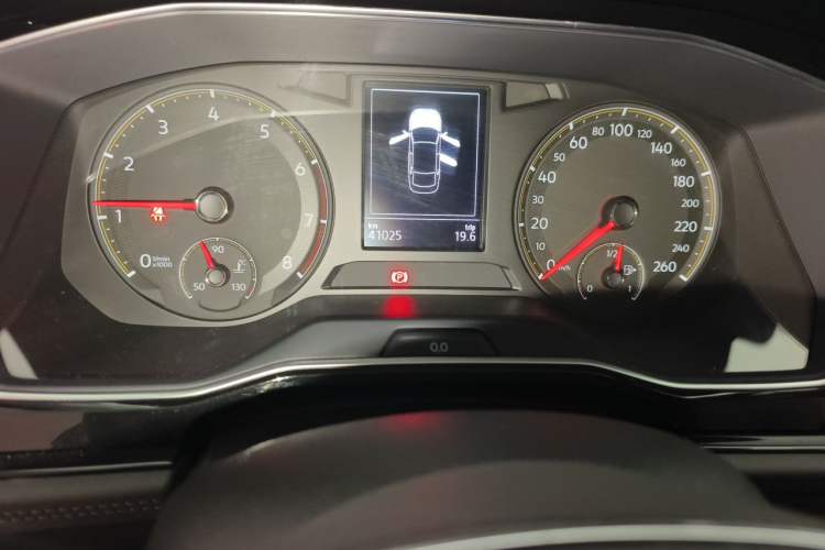 Used Volkswagen Sagitar 2019 200TSI DSG Comfort Version China VI Standard Odometer Close Up
