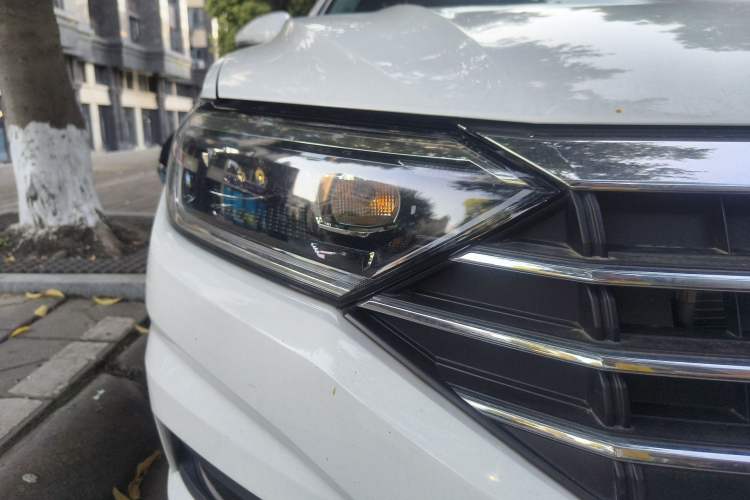 Used Volkswagen Sagitar 2019 280TSI DSG Comfort Version China VI Standard Right Front Headlight