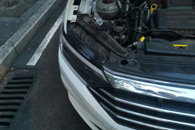 Used Volkswagen Sagitar 2019 200TSI DSG Comfort Version China VI Standard Right Front Headlight