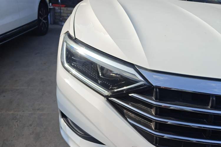 Used Volkswagen Sagitar 2019 200TSI DSG Comfort Version China VI Standard Right Front Headlight