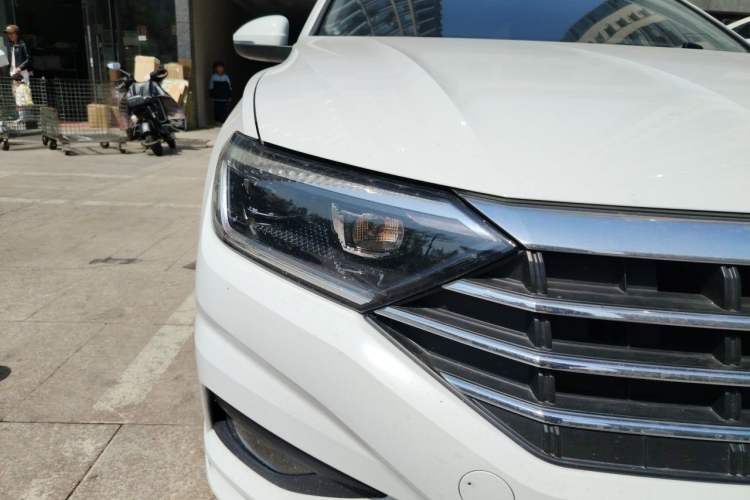 Used Volkswagen Sagitar 2019 200TSI DSG Comfort Version China VI Standard Right Front Headlight