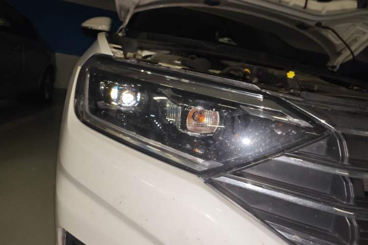Used Volkswagen Sagitar 2019 280TSI DSG Comfort Version China VI Standard Right Front Headlight