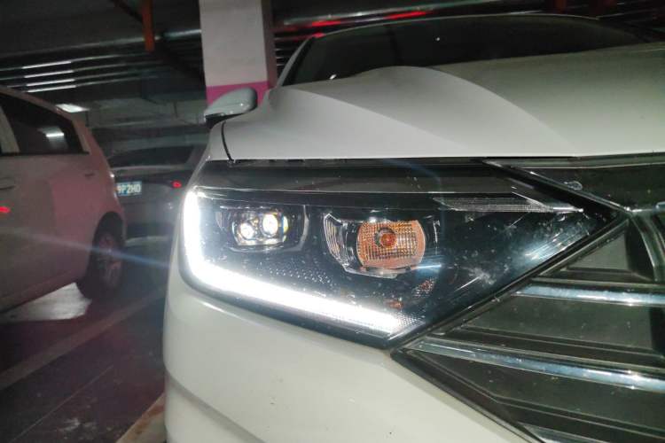 Used Volkswagen Sagitar 2019 200TSI DSG Comfort Version China VI Standard Right Front Headlight