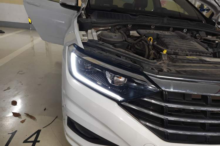 Used Volkswagen Sagitar 2019 280TSI DSG Comfort Version China V Standard Right Front Headlight