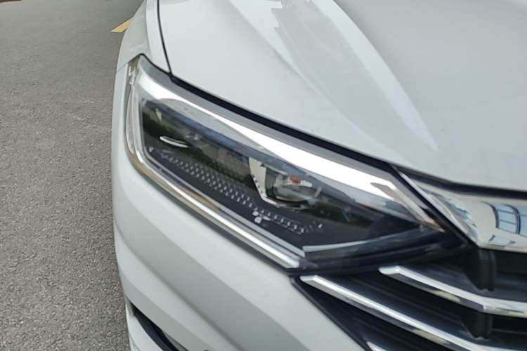 Used Volkswagen Sagitar 2019 280TSI DSG Luxury Version China VI Standard Right Front Headlight