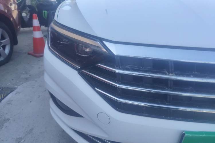 Used Volkswagen Sagitar 2019 200TSI DSG Comfort Version China VI Standard Right Front Headlight