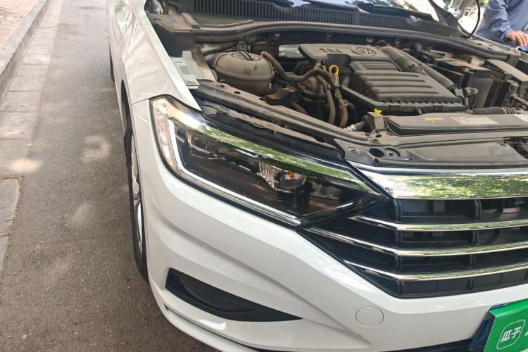Used Volkswagen Sagitar 2019 200TSI DSG Fashion Edition China VI Standard Right Front Headlight